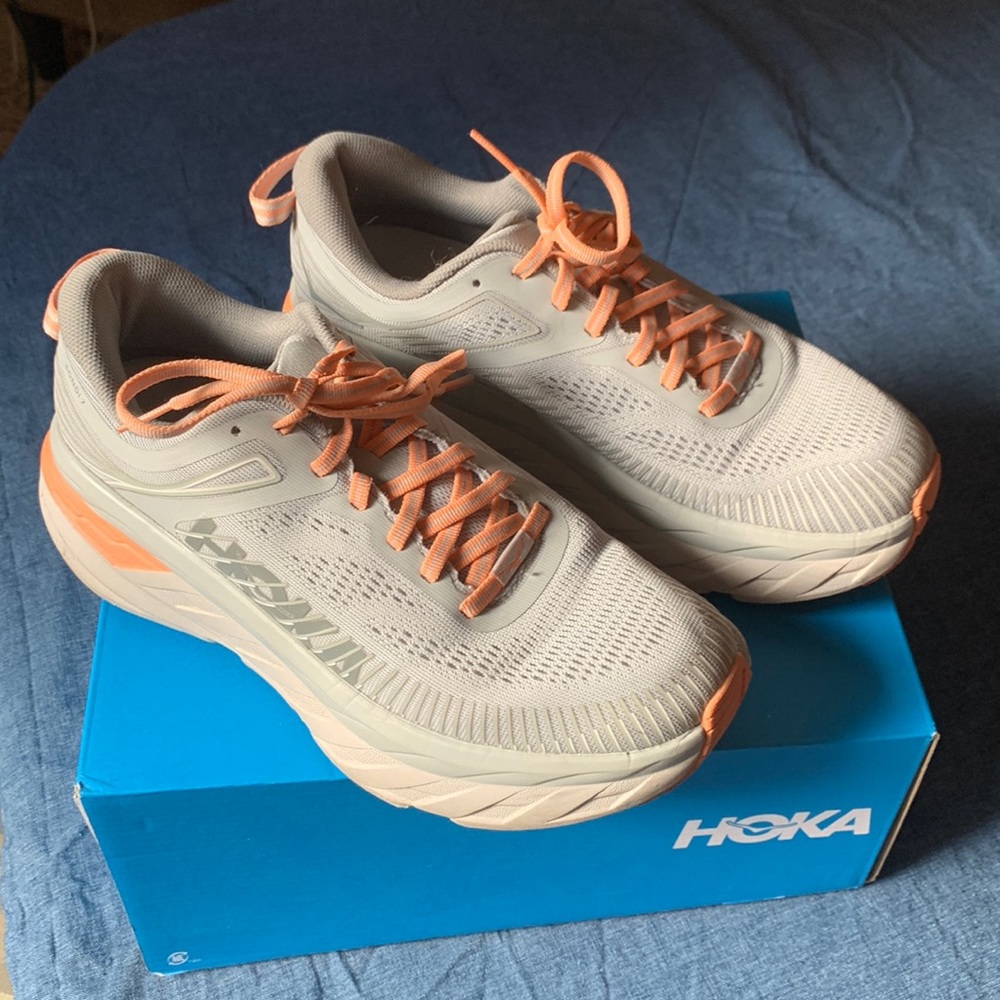 HOKA Bondi W7 Mist/Shark (peach and grey) NEAR PERFECT, worn 3 times, orig. box.